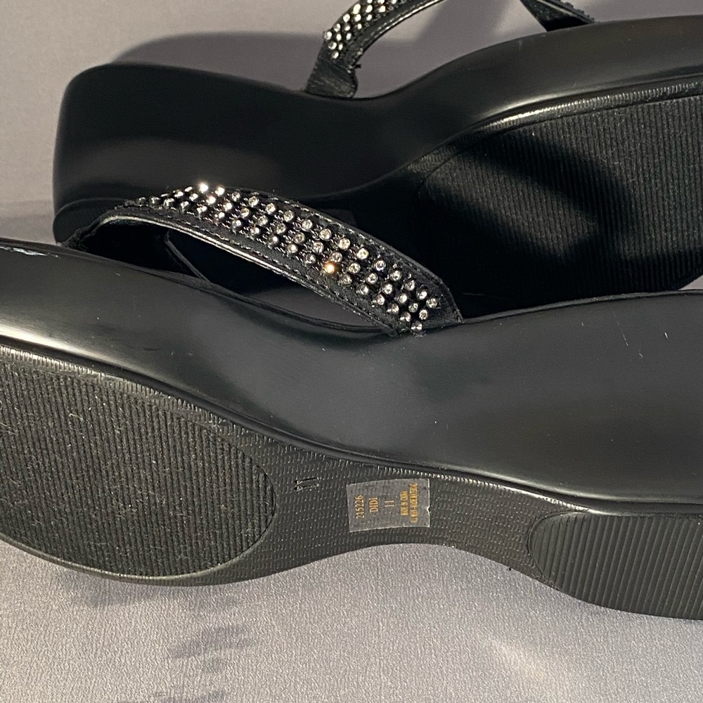 Women’s Rhinestone Sandals - Picture 5 of 5